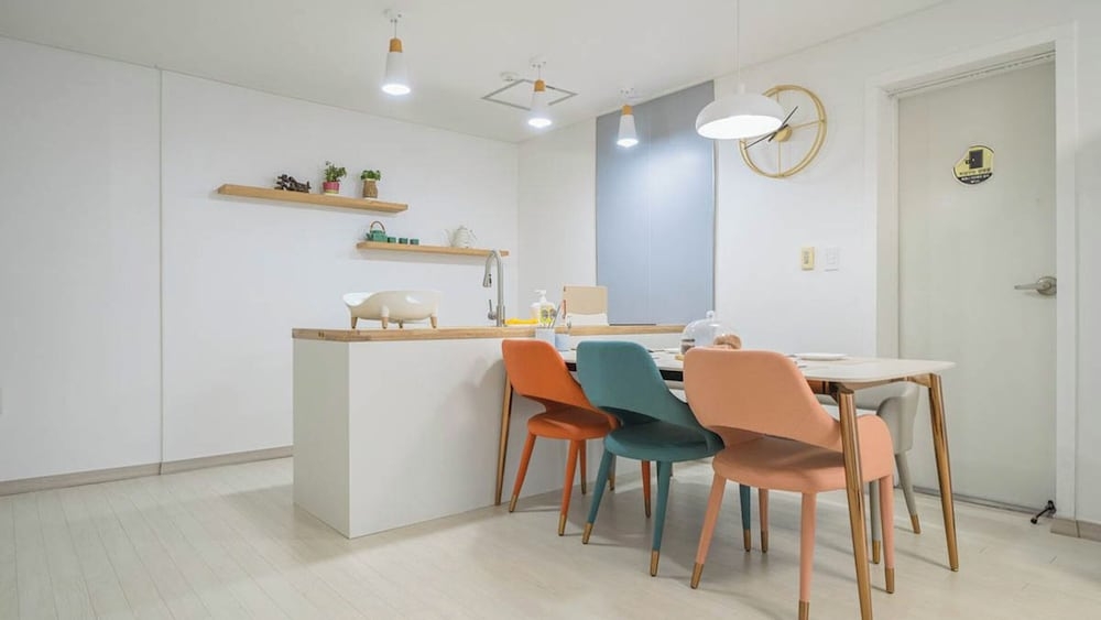 객실 내 식사 공간