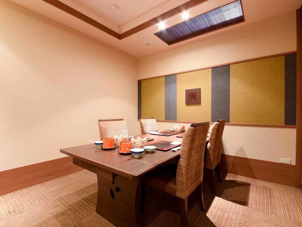 객실 내 식사 공간