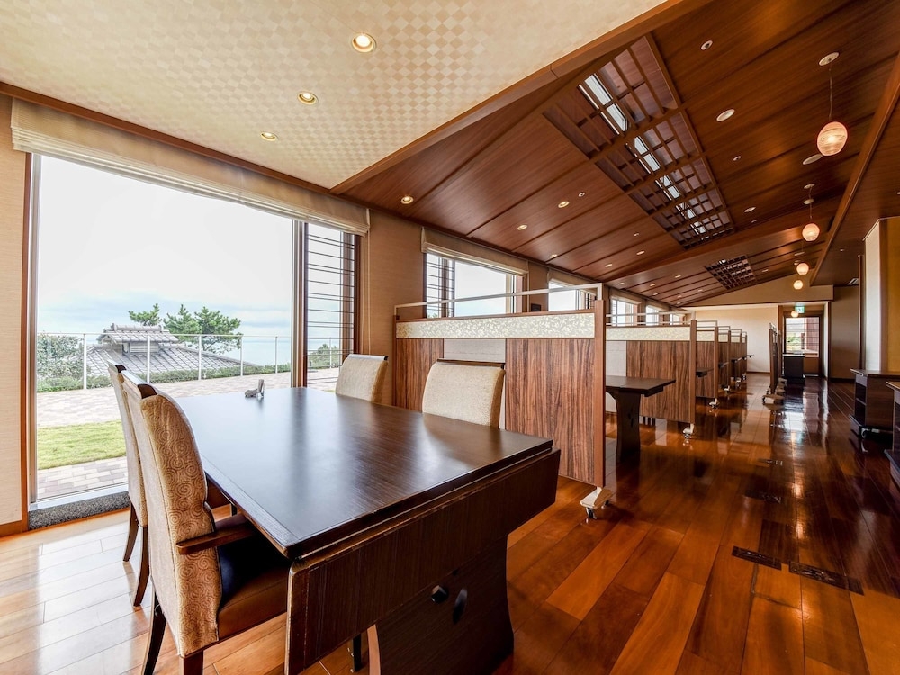 객실 내 식사 공간