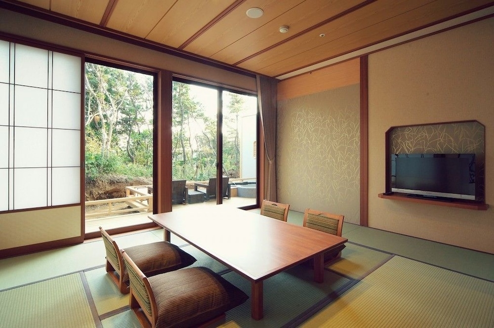 객실 내 식사 공간