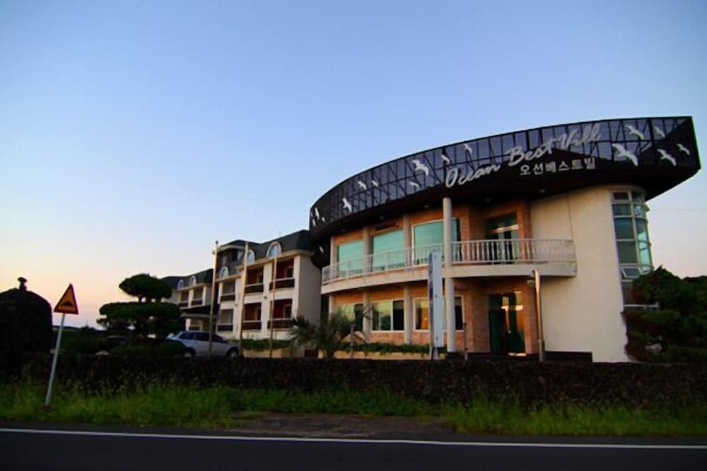 숙박 시설 정면