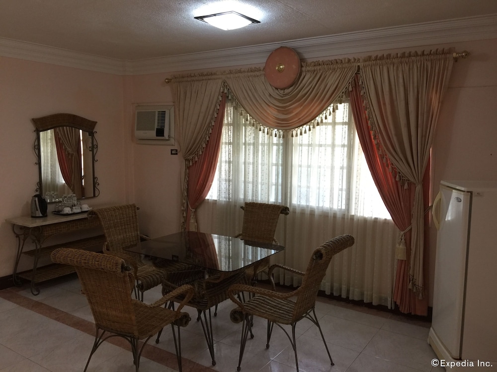 객실 내 식사 공간