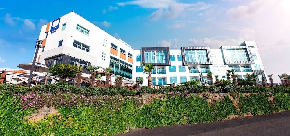 숙박 시설 정면