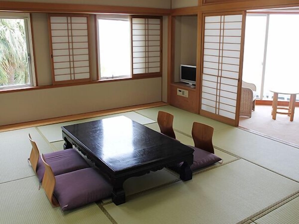 객실 내 식사 공간