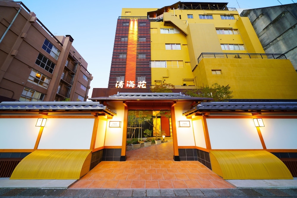 숙박 시설 정면