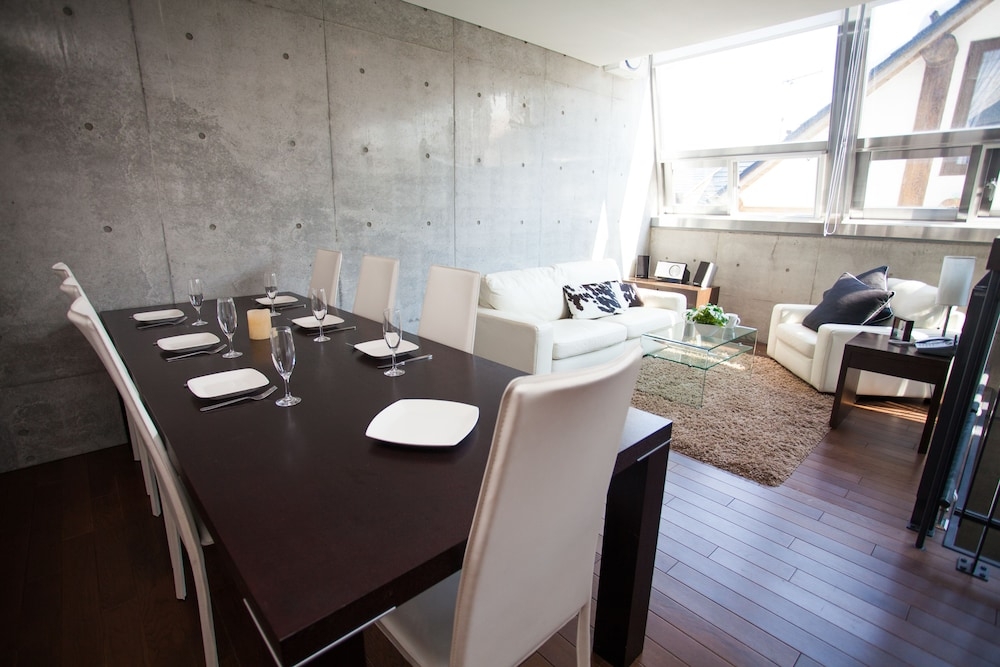 객실 내 식사 공간