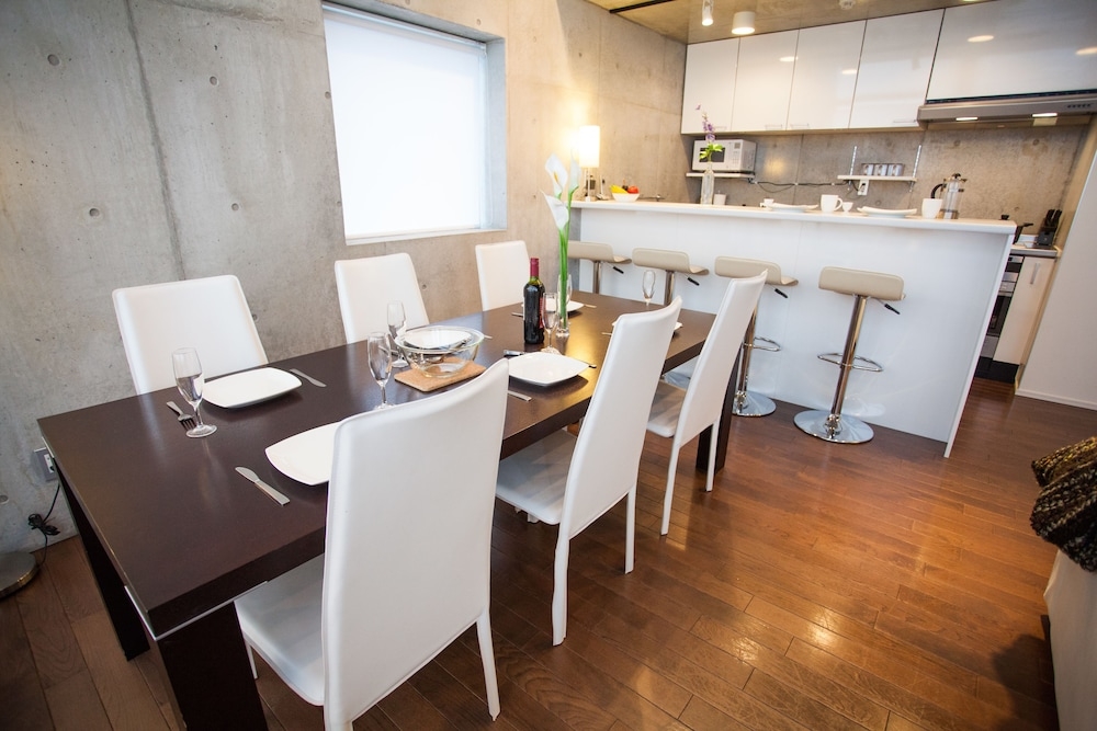 객실 내 식사 공간