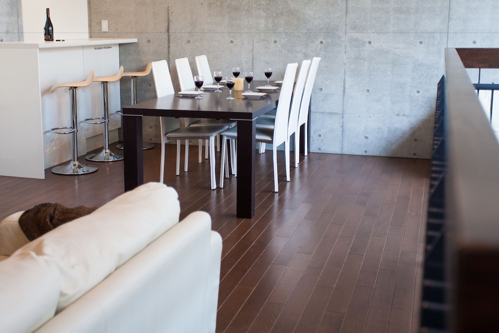 객실 내 식사 공간