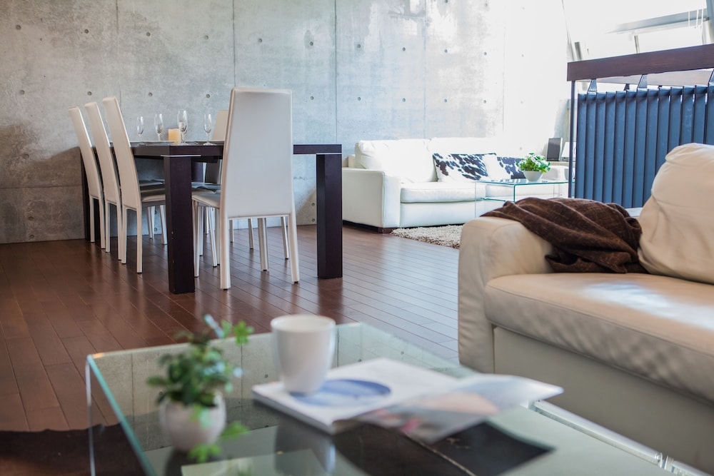 객실 내 식사 공간