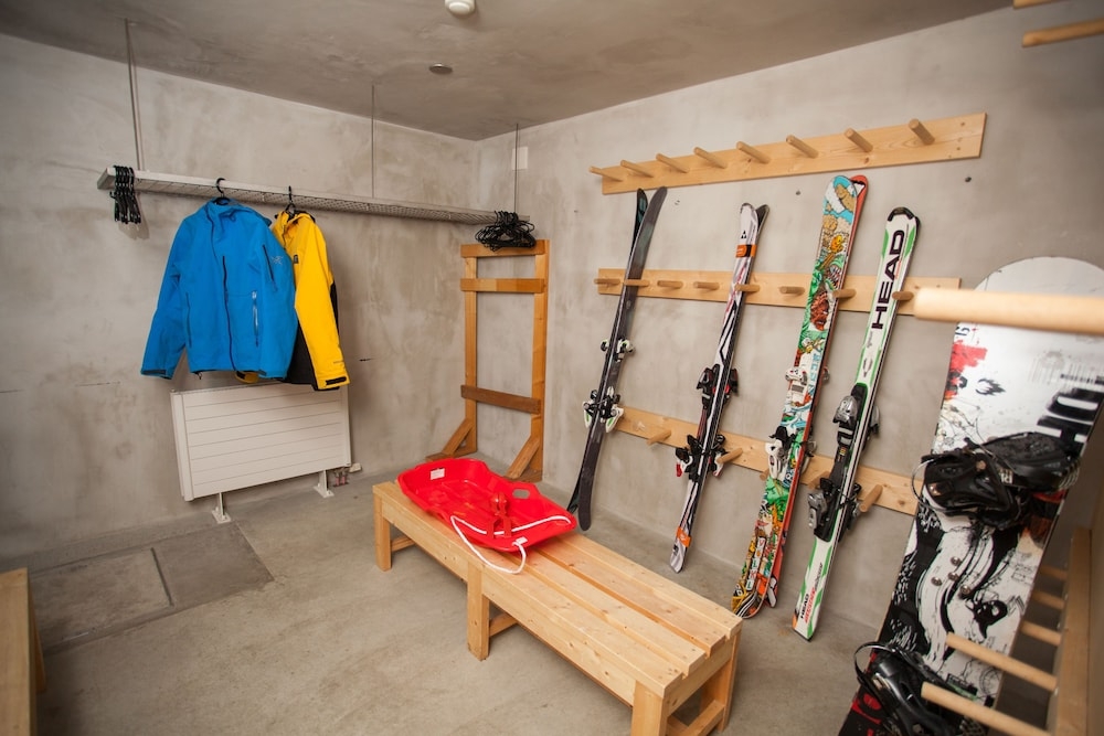 장비 보관 시설