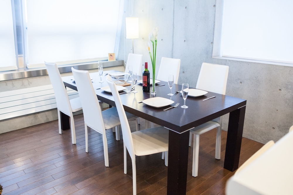 객실 내 식사 공간