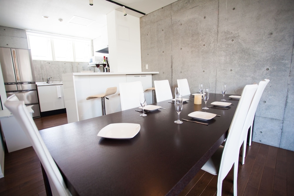 객실 내 식사 공간