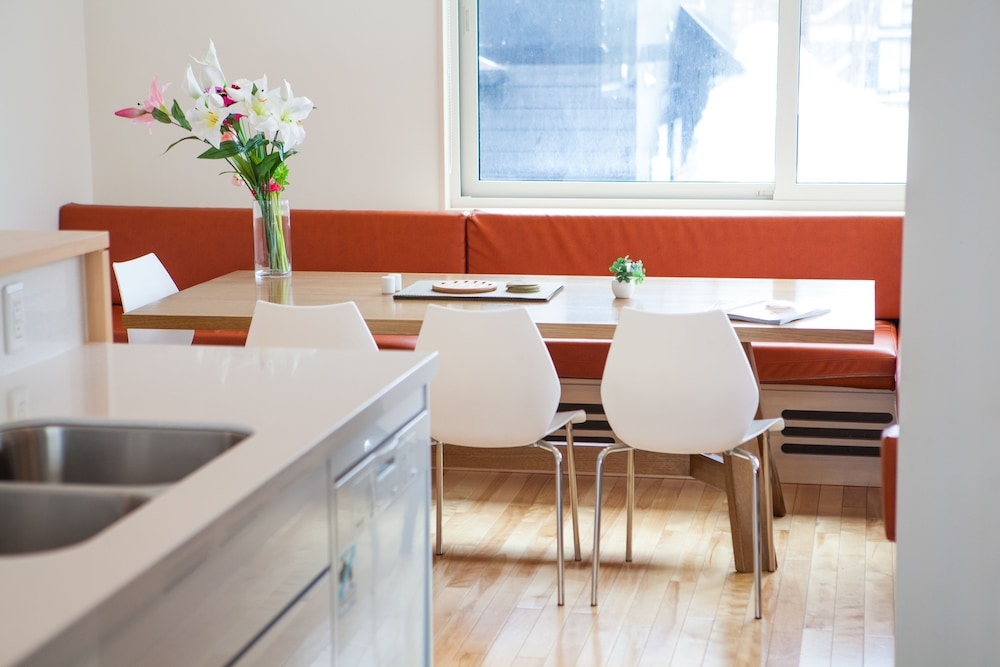 객실 내 식사 공간