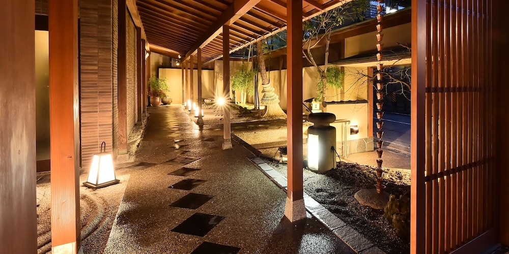 숙박 시설 입구