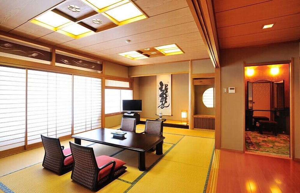 객실 내 식사 공간