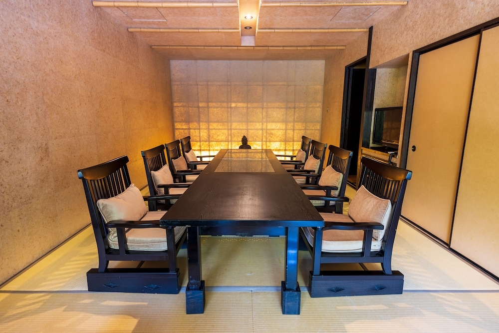 객실 내 식사 공간