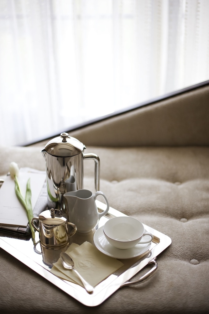 객실 내 식사 공간