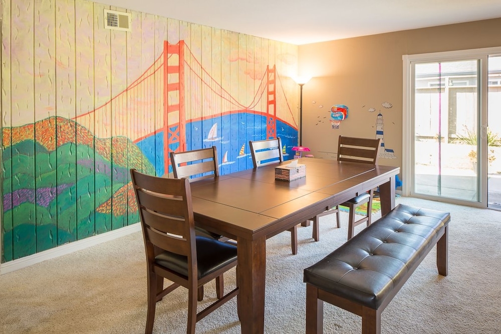 객실 내 식사 공간