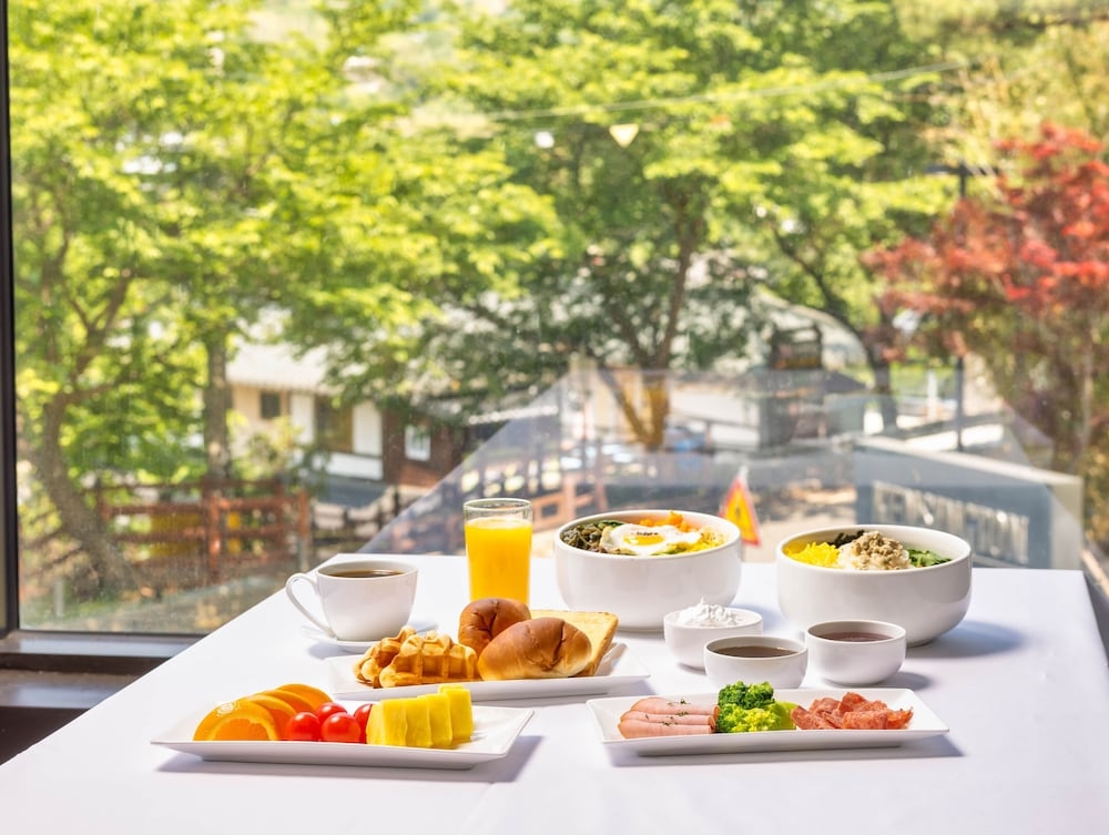 뷔페 아침 식사