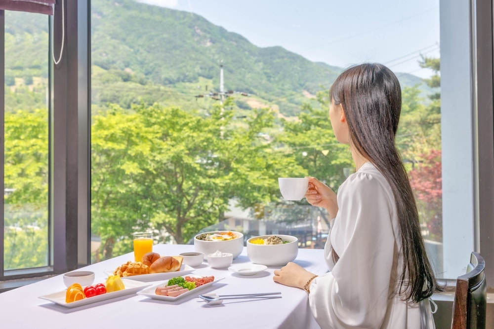 뷔페 아침 식사