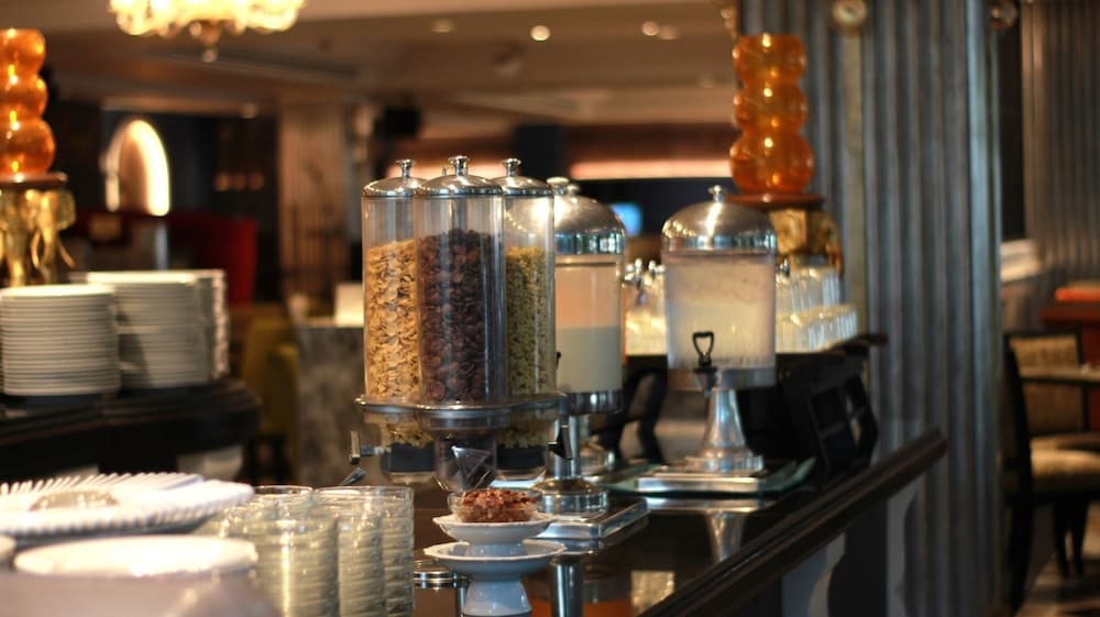 뷔페 아침 식사