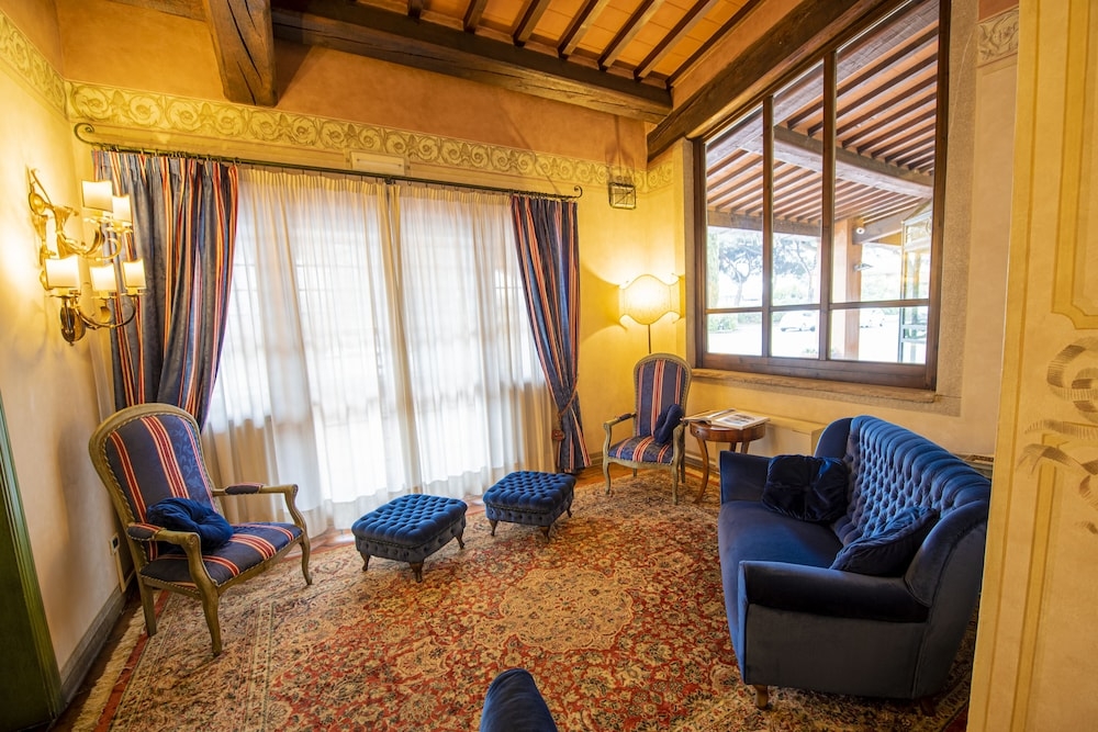 로비 좌석 공간