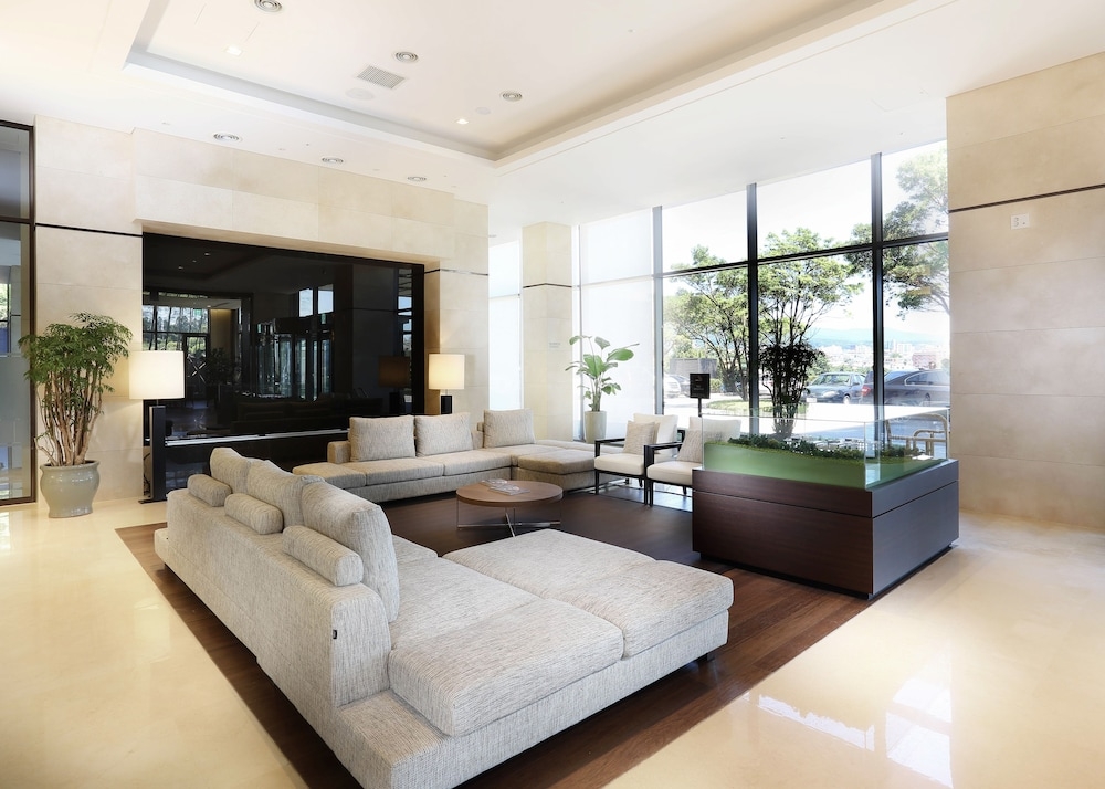 로비 좌석 공간