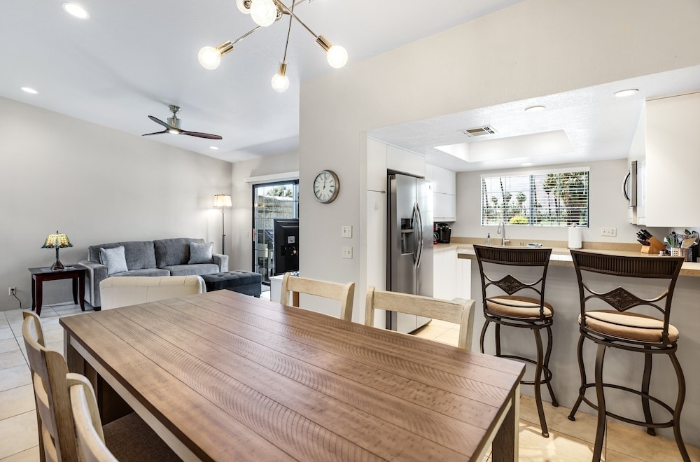 객실 내 식사 공간