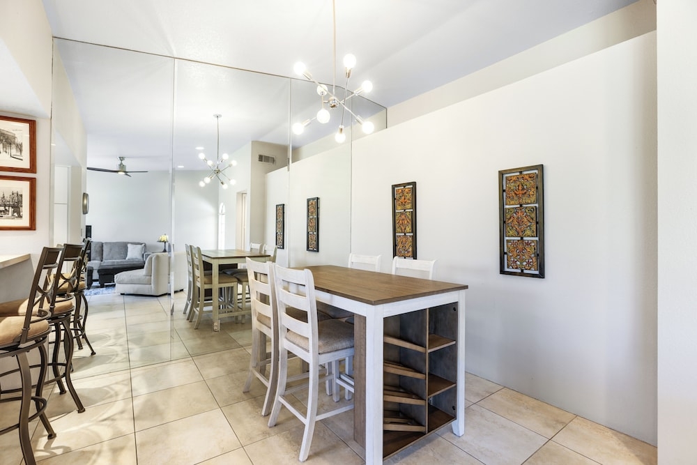 객실 내 식사 공간