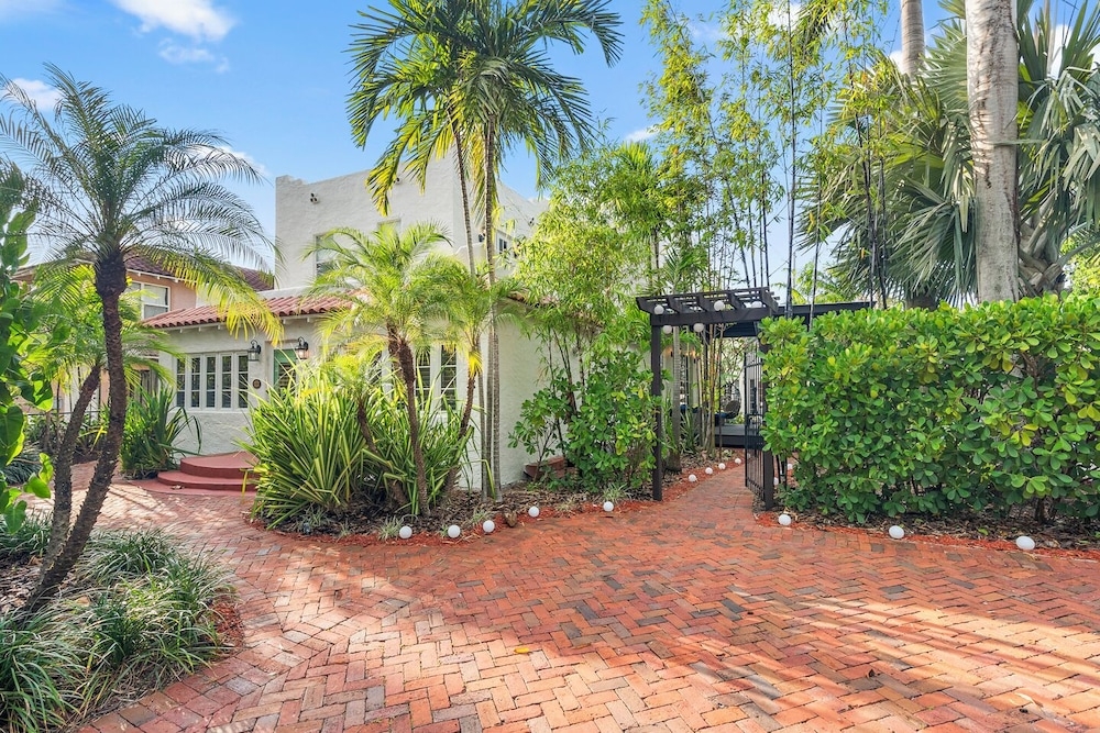 숙박 시설 정면