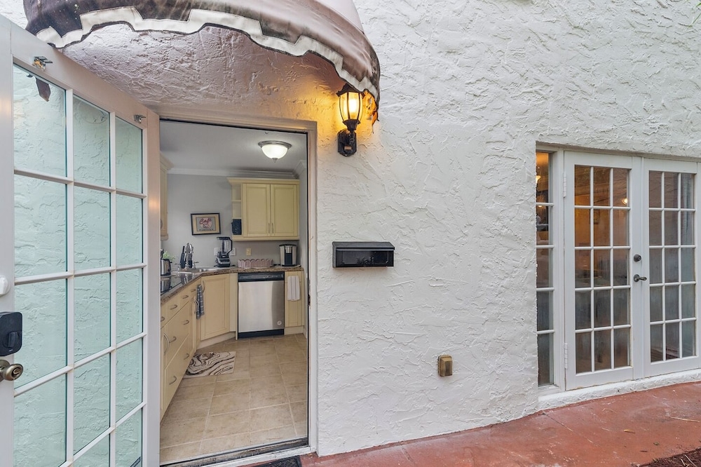 숙박 시설 입구