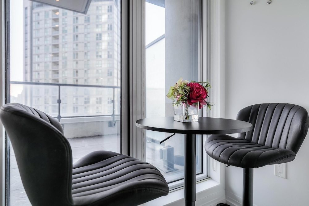 객실 내 식사 공간