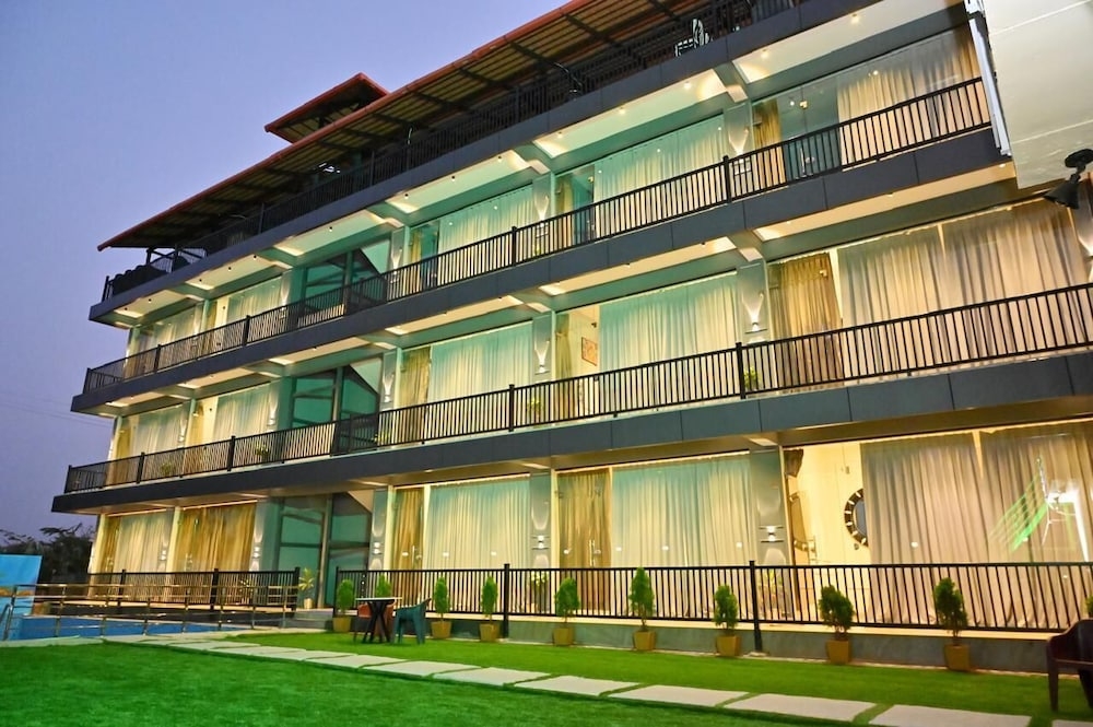 숙박 시설 정면