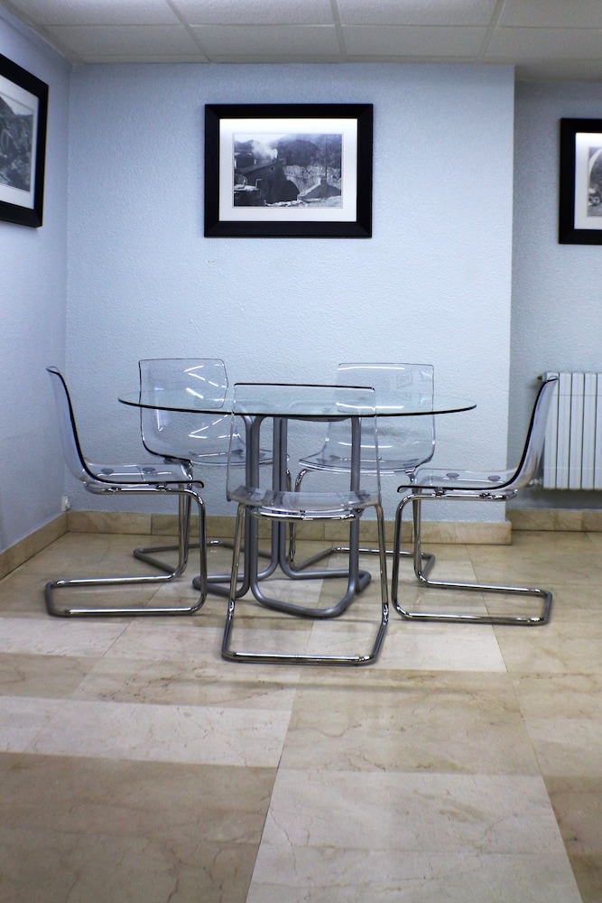 객실 내 식사 공간