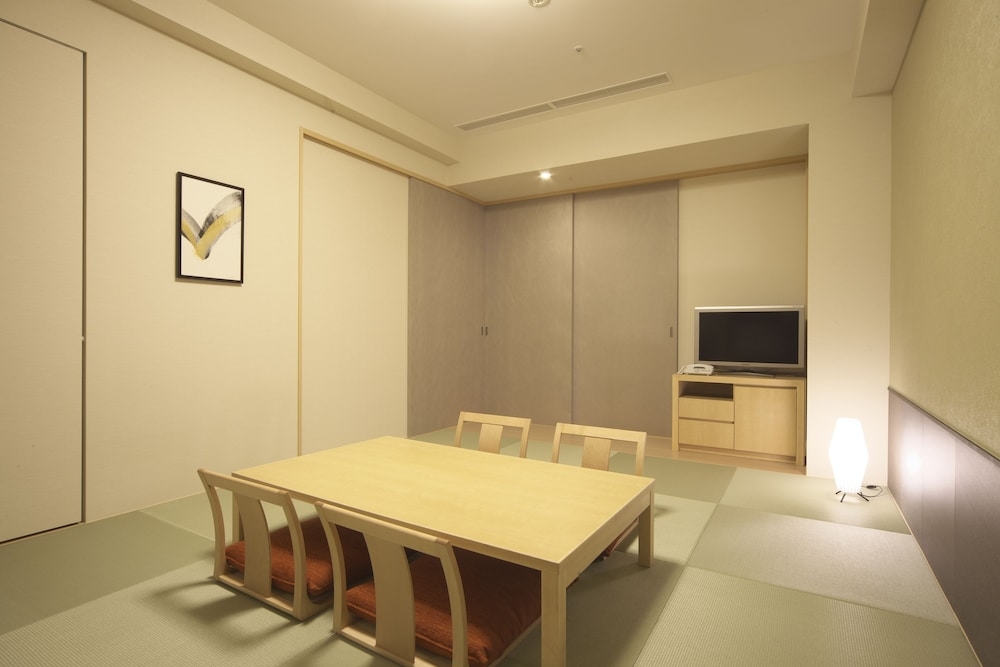 객실 내 식사 공간