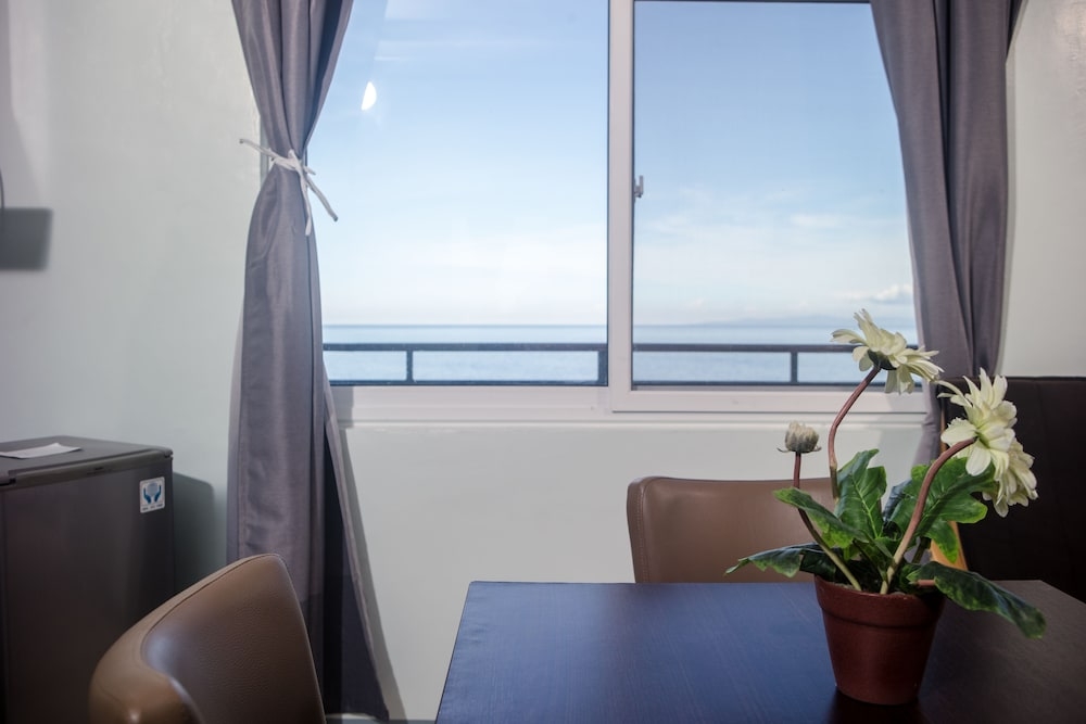 객실 내 식사 공간