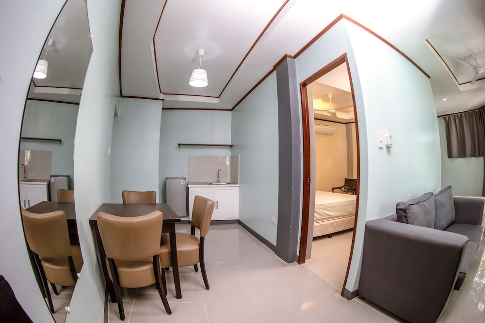 객실 내 식사 공간