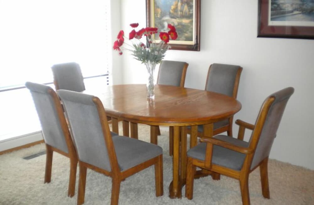 객실 내 식사 공간