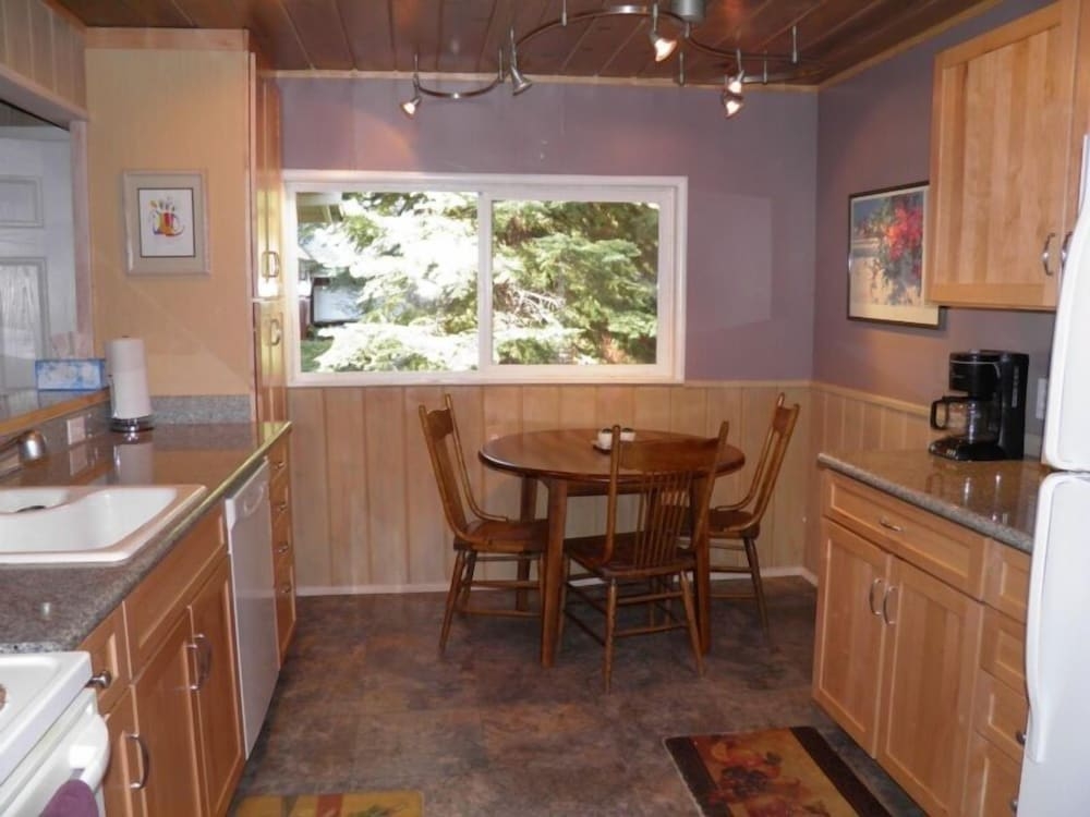 객실 내 식사 공간