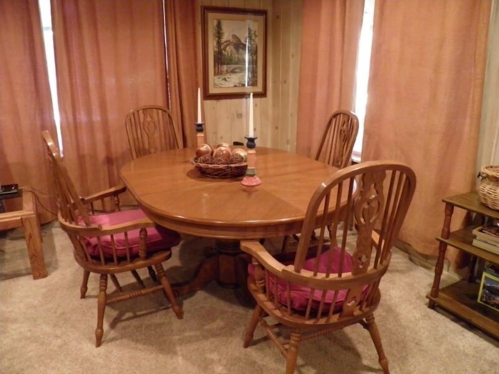 객실 내 식사 공간