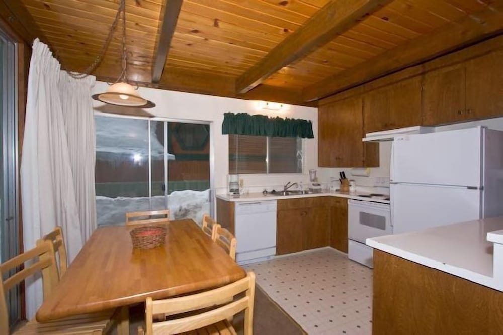 객실 내 식사 공간