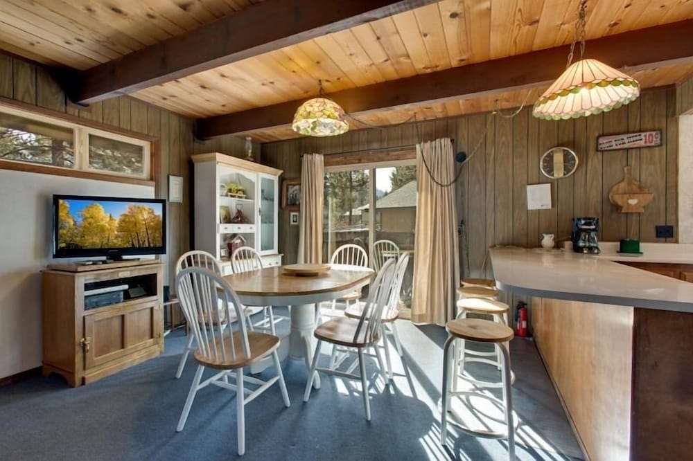 객실 내 식사 공간