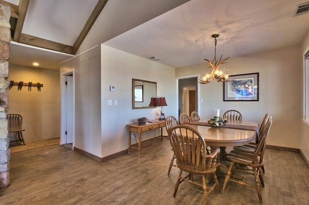 객실 내 식사 공간