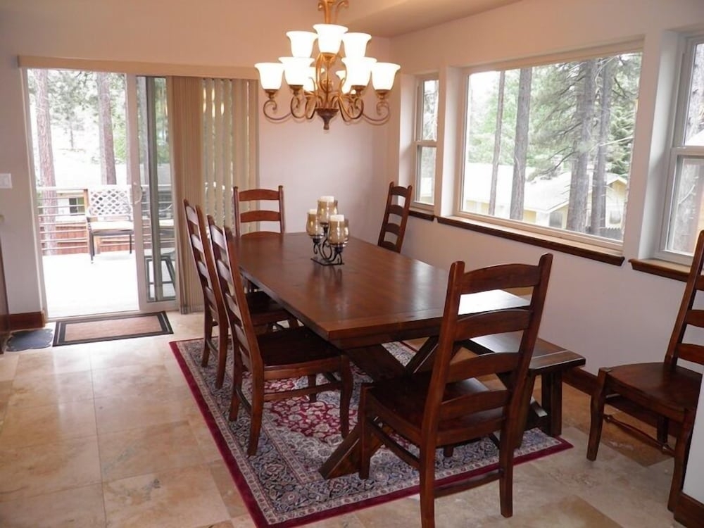 객실 내 식사 공간