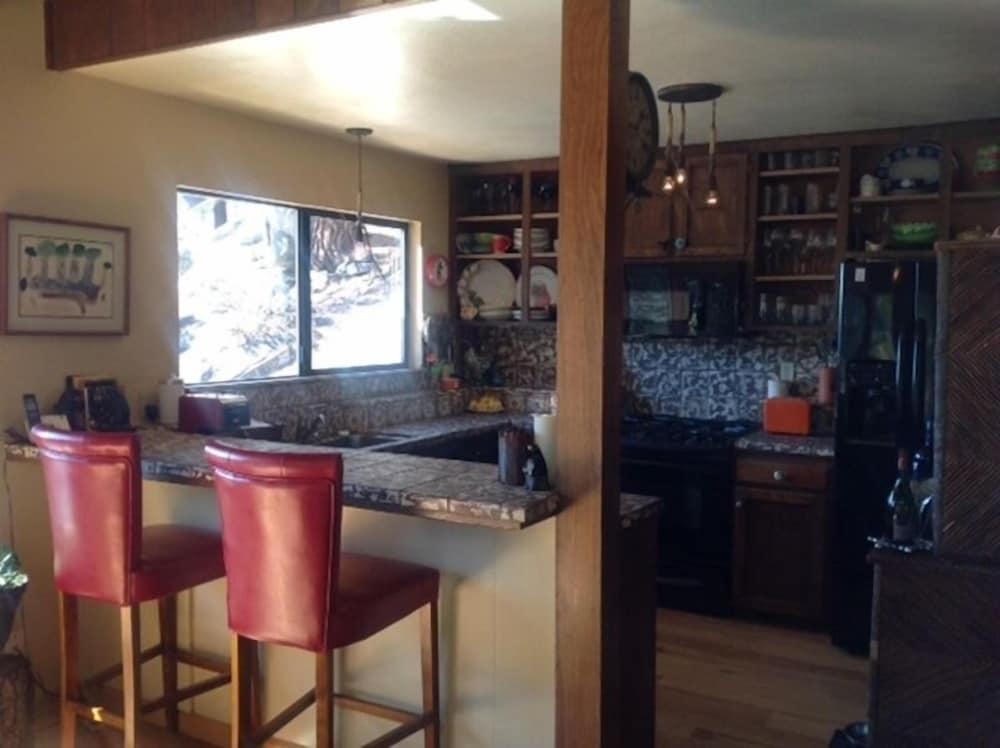 객실 내 식사 공간