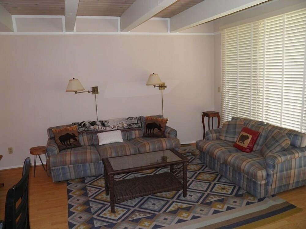 객실 내 식사 공간