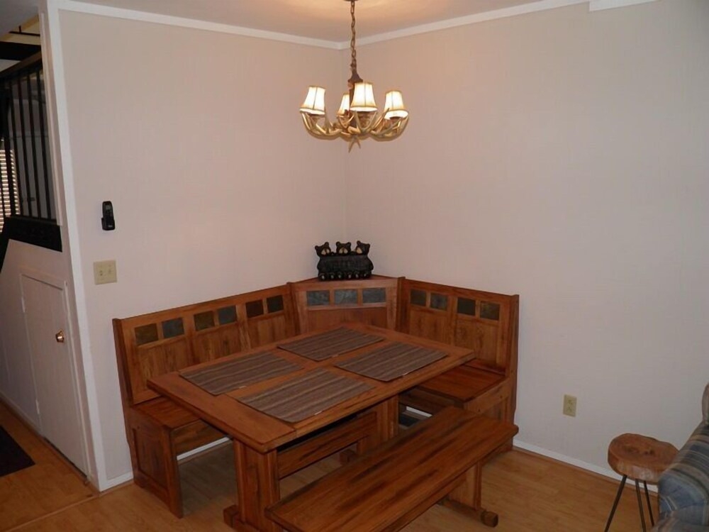 객실 내 식사 공간