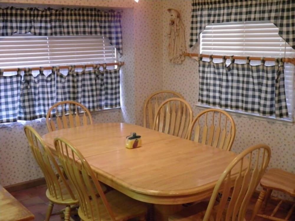 객실 내 식사 공간