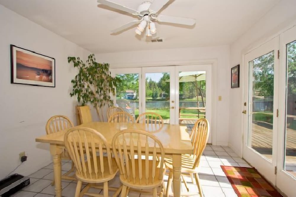 객실 내 식사 공간