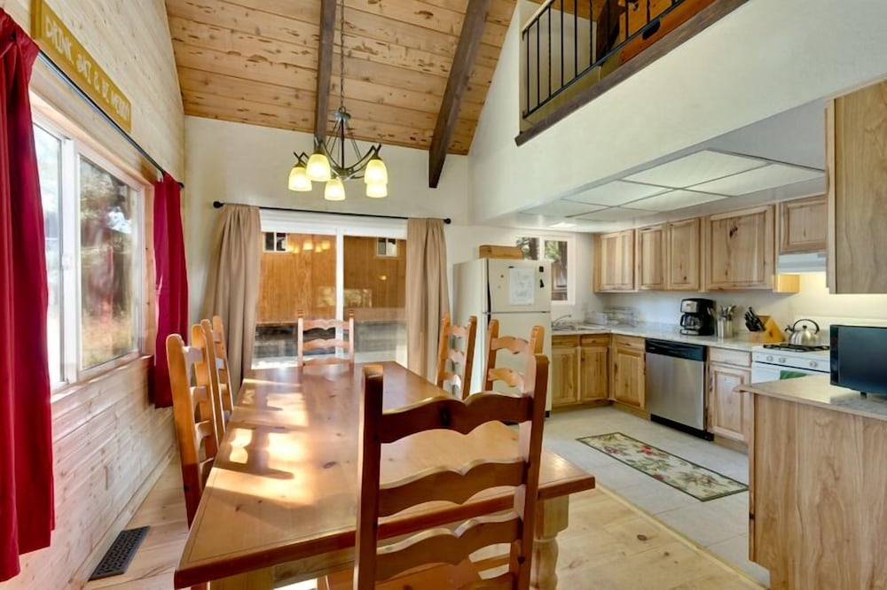 객실 내 식사 공간